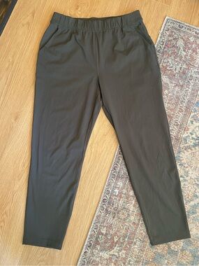 Babaton Aritzia Olive Stretch Pull-On Pants Size 1X Minimalist Career Casual